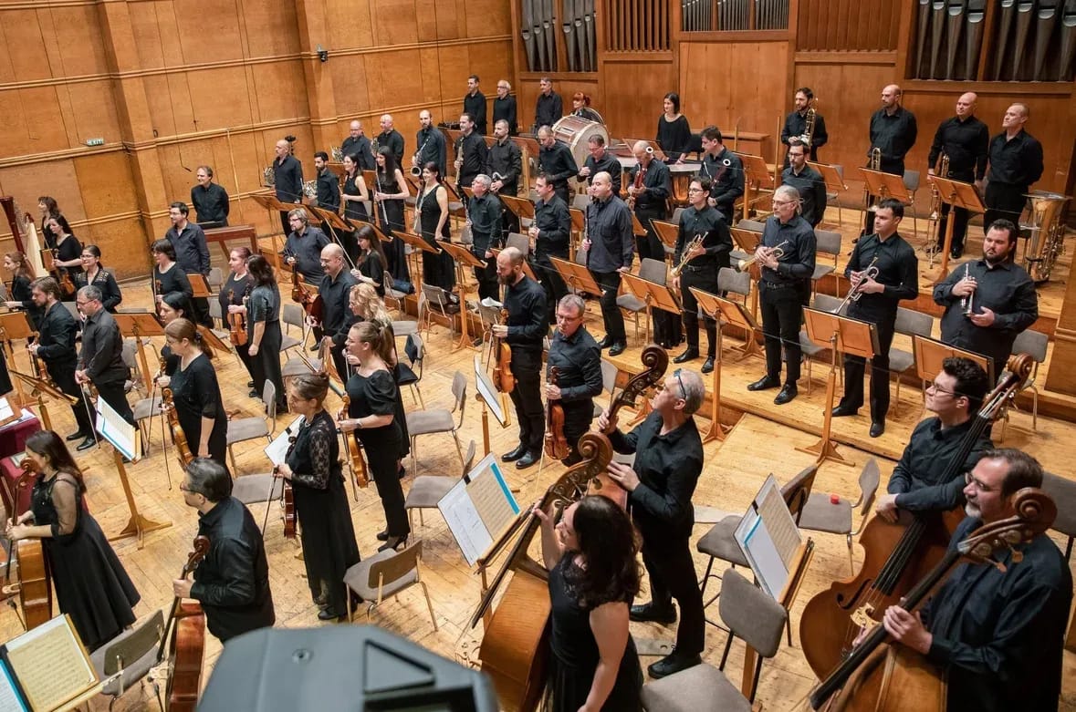 Concert photo: Katia and Marielle Labèque under the baton of Nayden Todorov (02.04.2023)