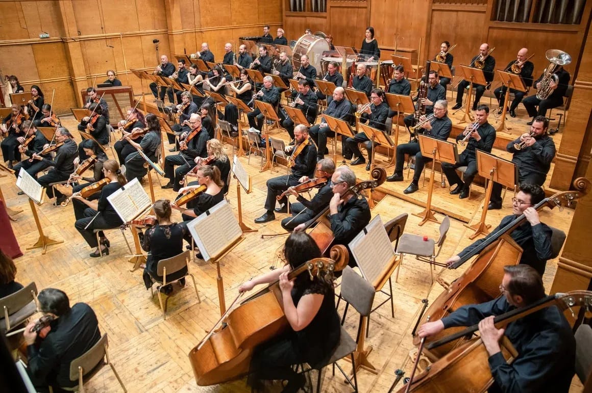 Concert photo: Katia and Marielle Labèque under the baton of Nayden Todorov (02.04.2023)