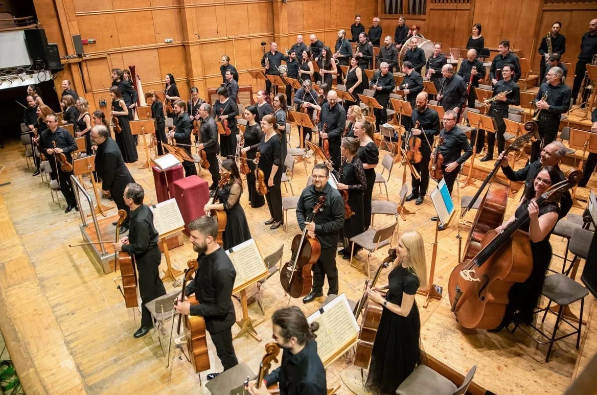 Concert photo: Katia and Marielle Labèque under the baton of Nayden Todorov (02.04.2023)
