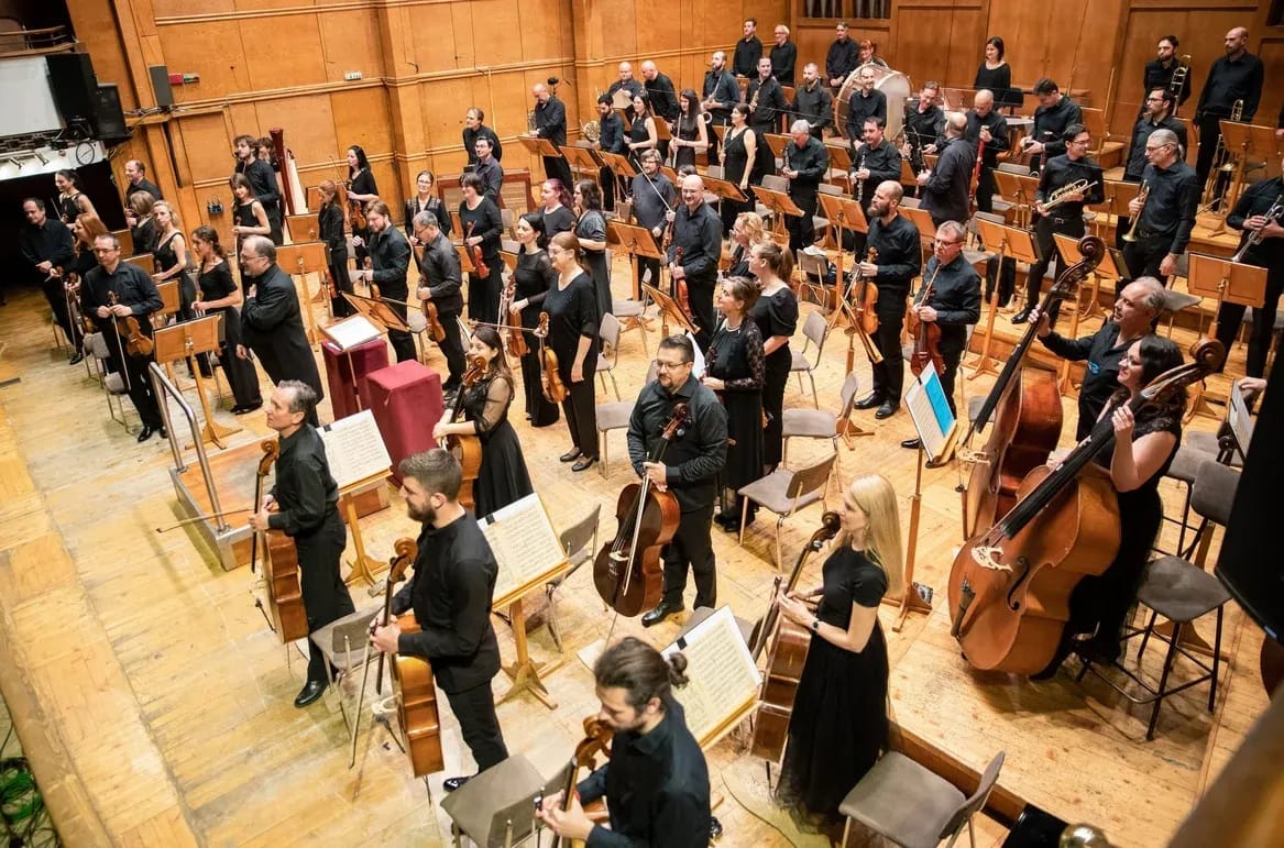 Concert photo: Katia and Marielle Labèque under the baton of Nayden Todorov (02.04.2023)