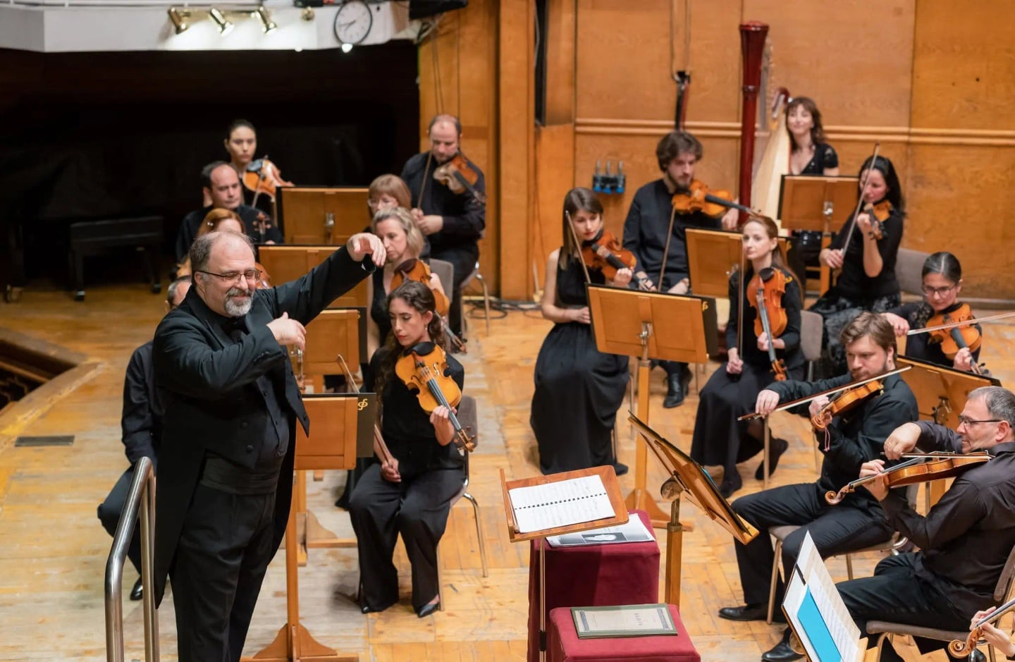 Concert photo: Katia and Marielle Labèque under the baton of Nayden Todorov (02.04.2023)