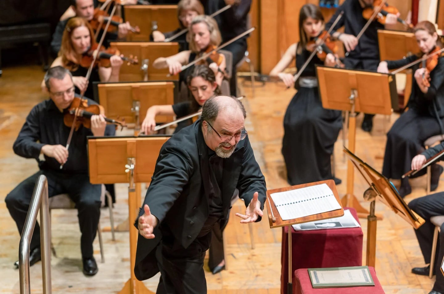 Concert photo: Katia and Marielle Labèque under the baton of Nayden Todorov (02.04.2023)