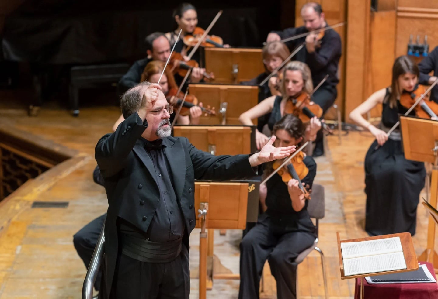 Concert photo: Katia and Marielle Labèque under the baton of Nayden Todorov (02.04.2023)