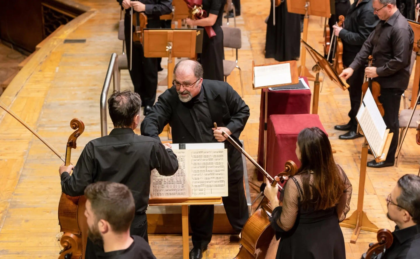 Concert photo: Katia and Marielle Labèque under the baton of Nayden Todorov (02.04.2023)