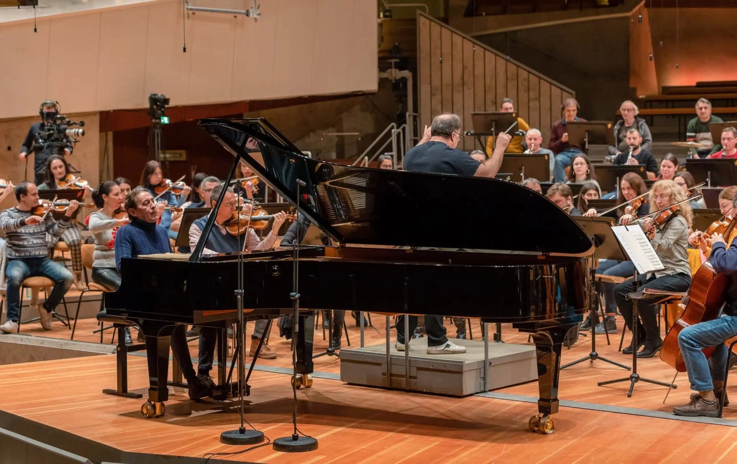 Concert photo: Sofia Philharmonic & Nayden Todorov visiting The Grand Hall at Berlin Philharmonic (12.12.2022)