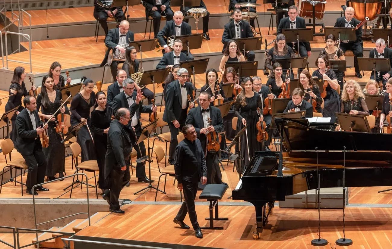 Concert photo: Sofia Philharmonic & Nayden Todorov visiting The Grand Hall at Berlin Philharmonic (12.12.2022)