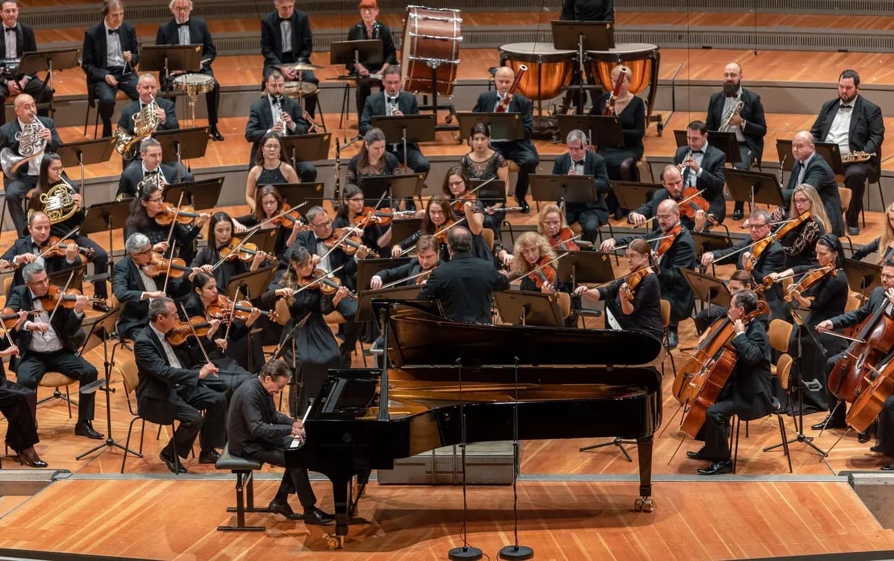Concert photo: Sofia Philharmonic & Nayden Todorov visiting The Grand Hall at Berlin Philharmonic (12.12.2022)