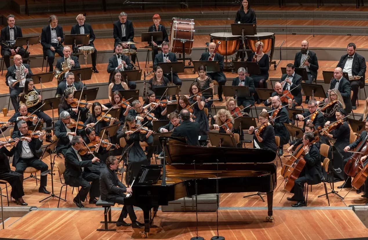Concert photo: Sofia Philharmonic & Nayden Todorov visiting The Grand Hall at Berlin Philharmonic (12.12.2022)