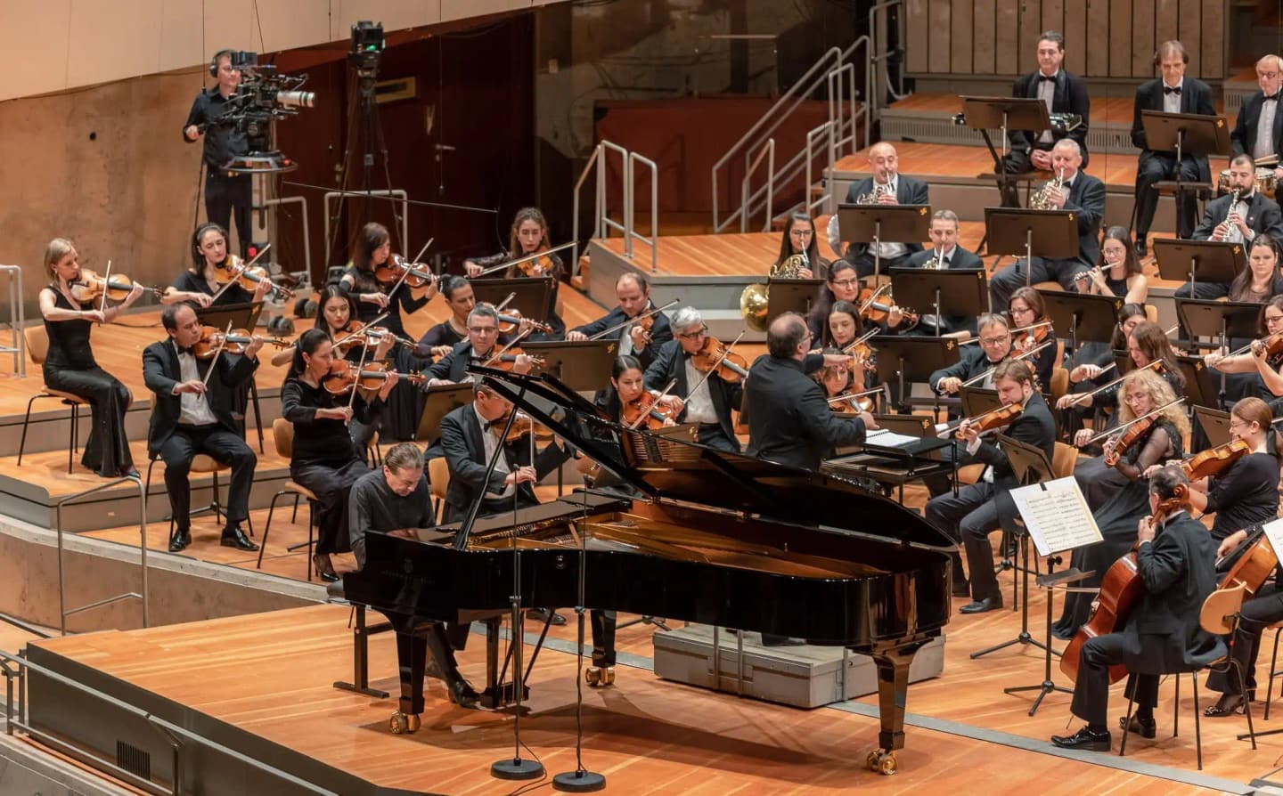 Concert photo: Sofia Philharmonic & Nayden Todorov visiting The Grand Hall at Berlin Philharmonic (12.12.2022)