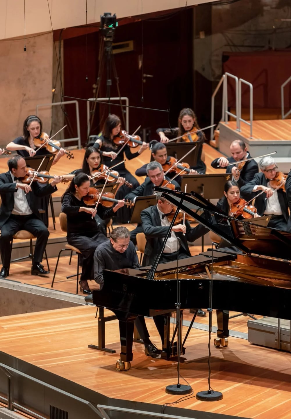 Concert photo: Sofia Philharmonic & Nayden Todorov visiting The Grand Hall at Berlin Philharmonic (12.12.2022)