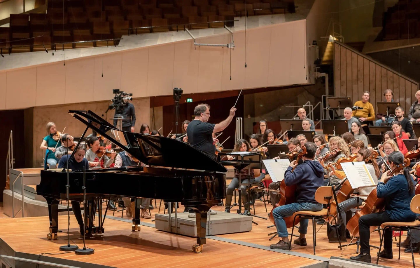 Concert photo: Sofia Philharmonic & Nayden Todorov visiting The Grand Hall at Berlin Philharmonic (12.12.2022)