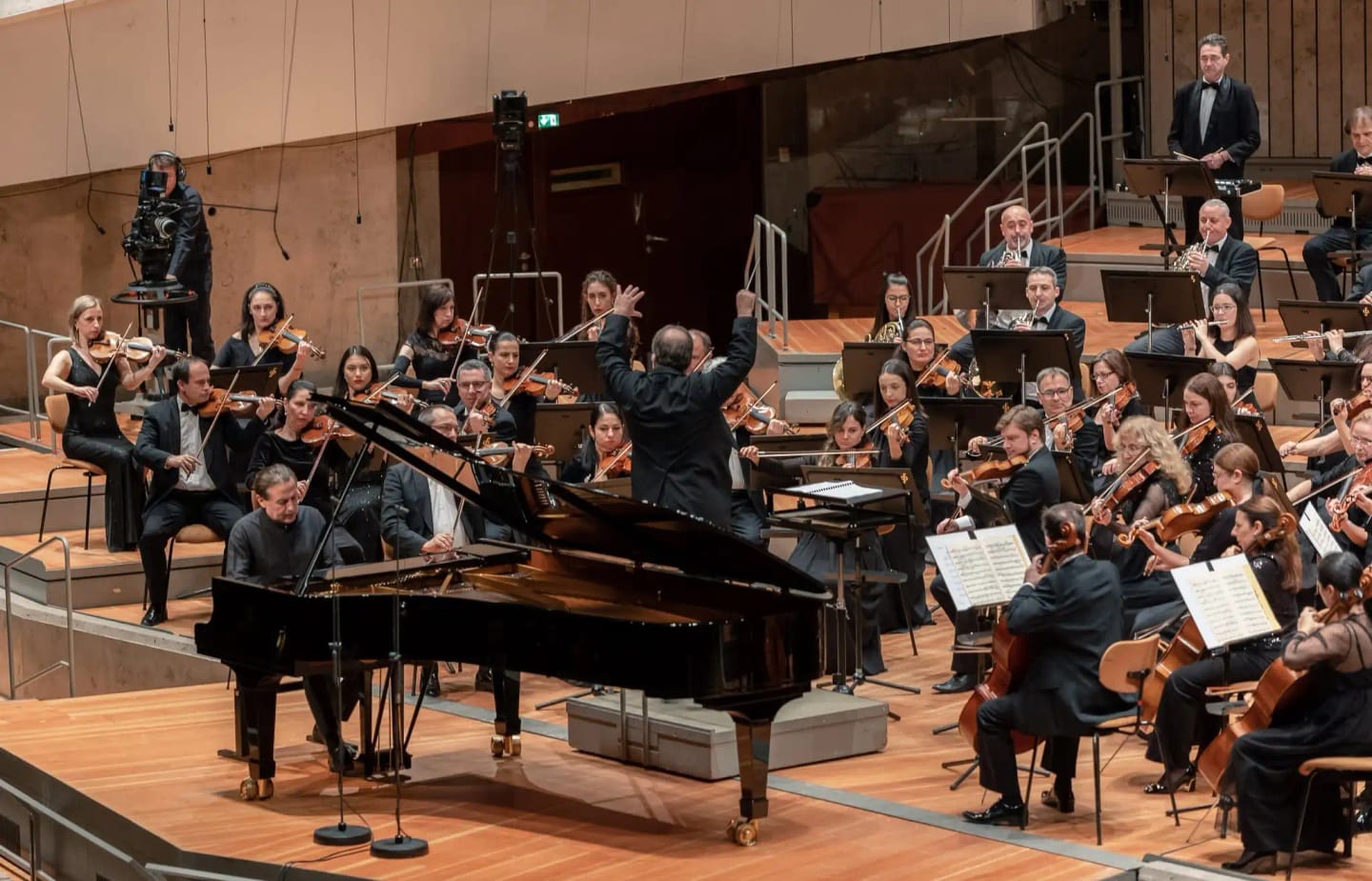 Concert photo: Sofia Philharmonic & Nayden Todorov visiting The Grand Hall at Berlin Philharmonic (12.12.2022)
