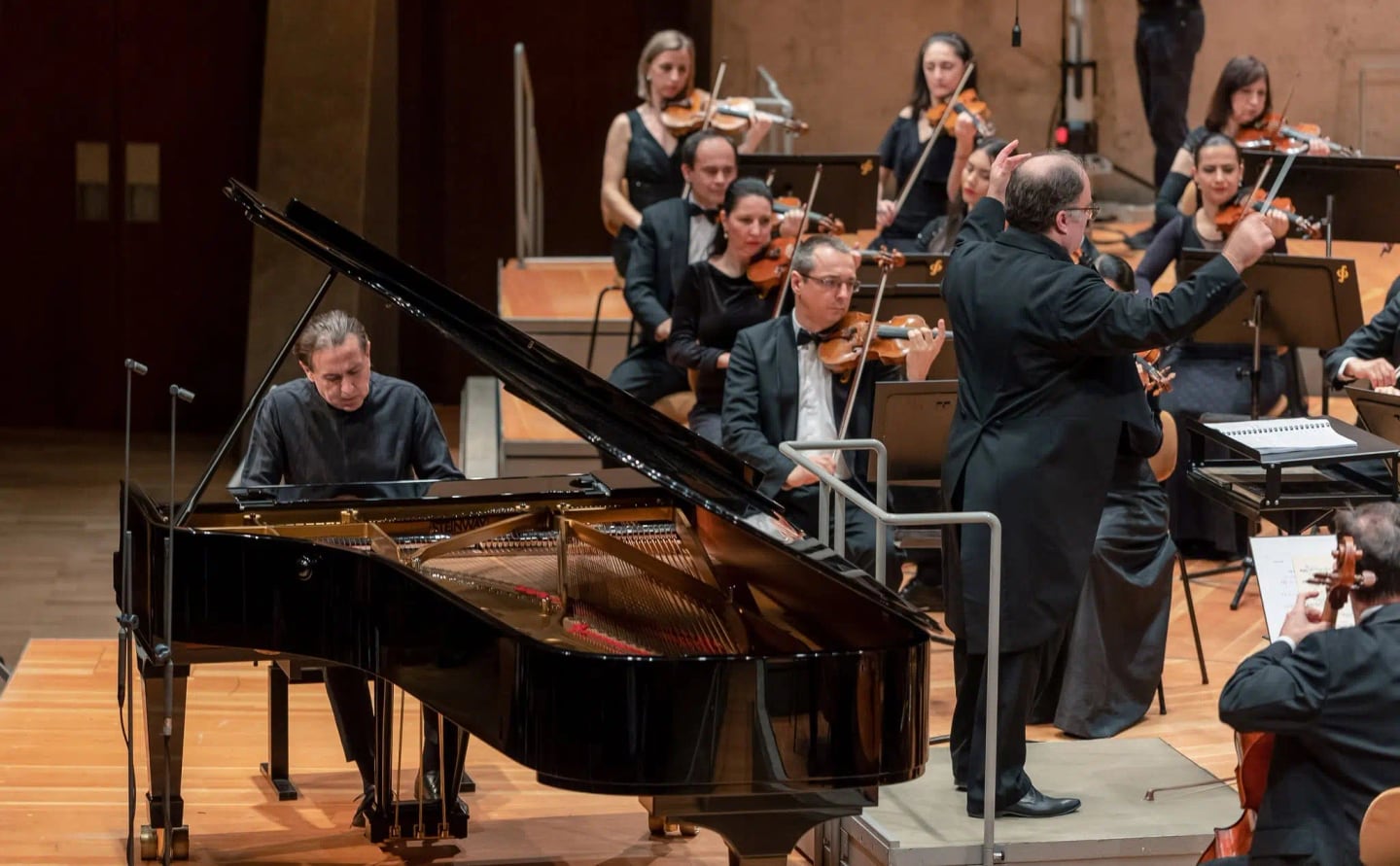 Concert photo: Sofia Philharmonic & Nayden Todorov visiting The Grand Hall at Berlin Philharmonic (12.12.2022)