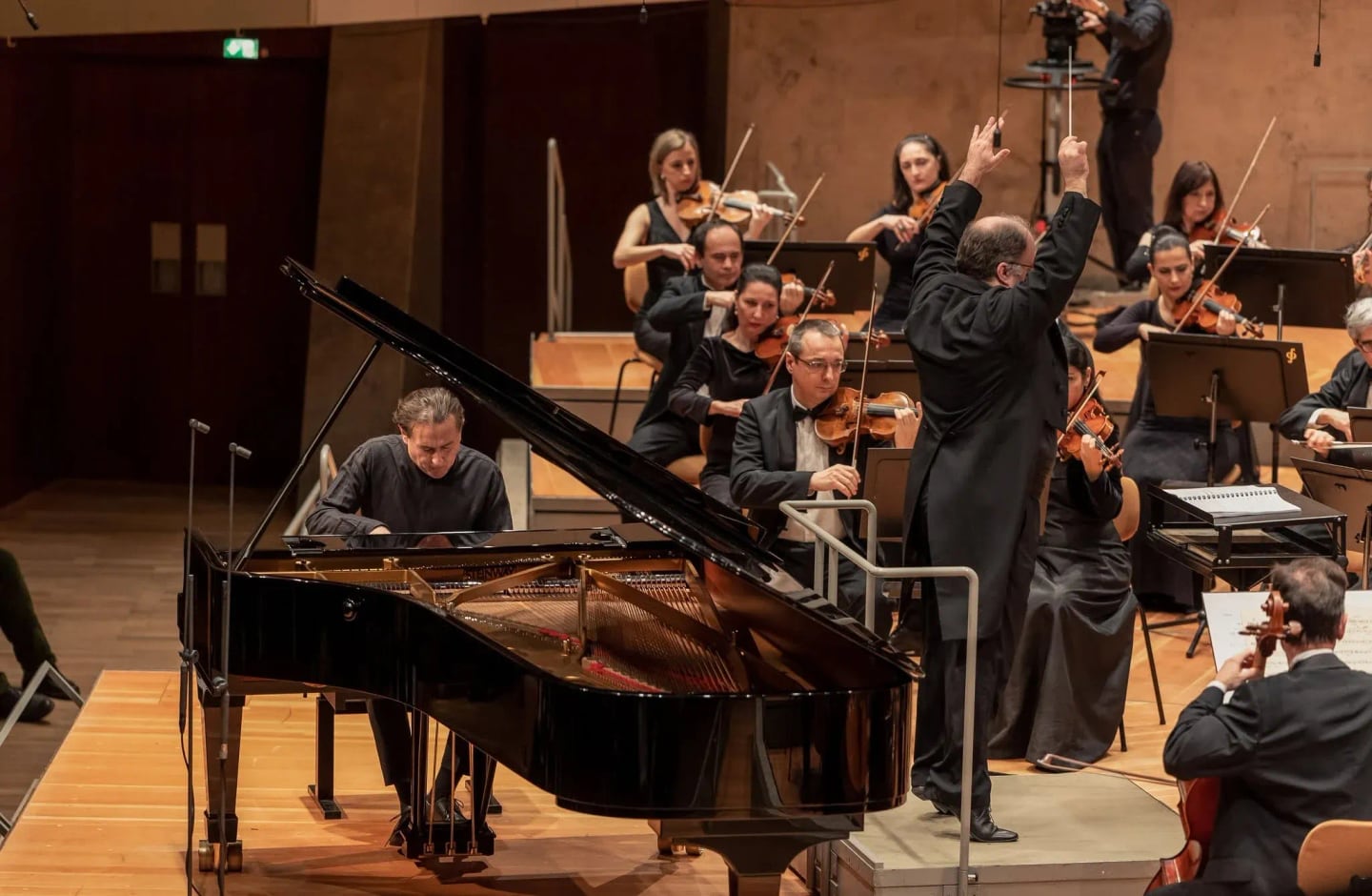 Concert photo: Sofia Philharmonic & Nayden Todorov visiting The Grand Hall at Berlin Philharmonic (12.12.2022)