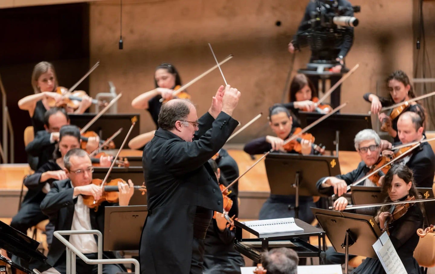 Concert photo: Sofia Philharmonic & Nayden Todorov visiting The Grand Hall at Berlin Philharmonic (12.12.2022)