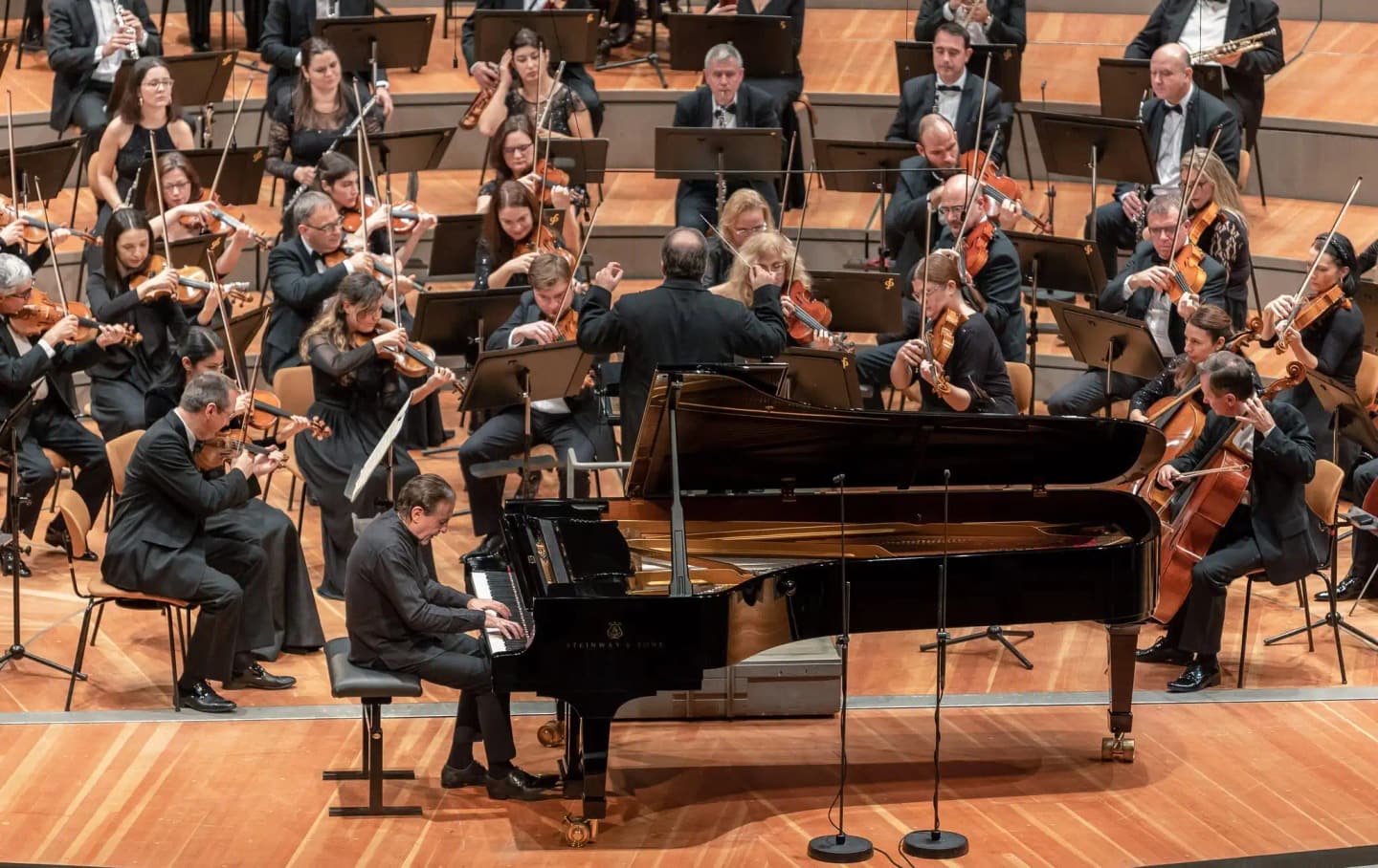 Concert photo: Sofia Philharmonic & Nayden Todorov visiting The Grand Hall at Berlin Philharmonic (12.12.2022)