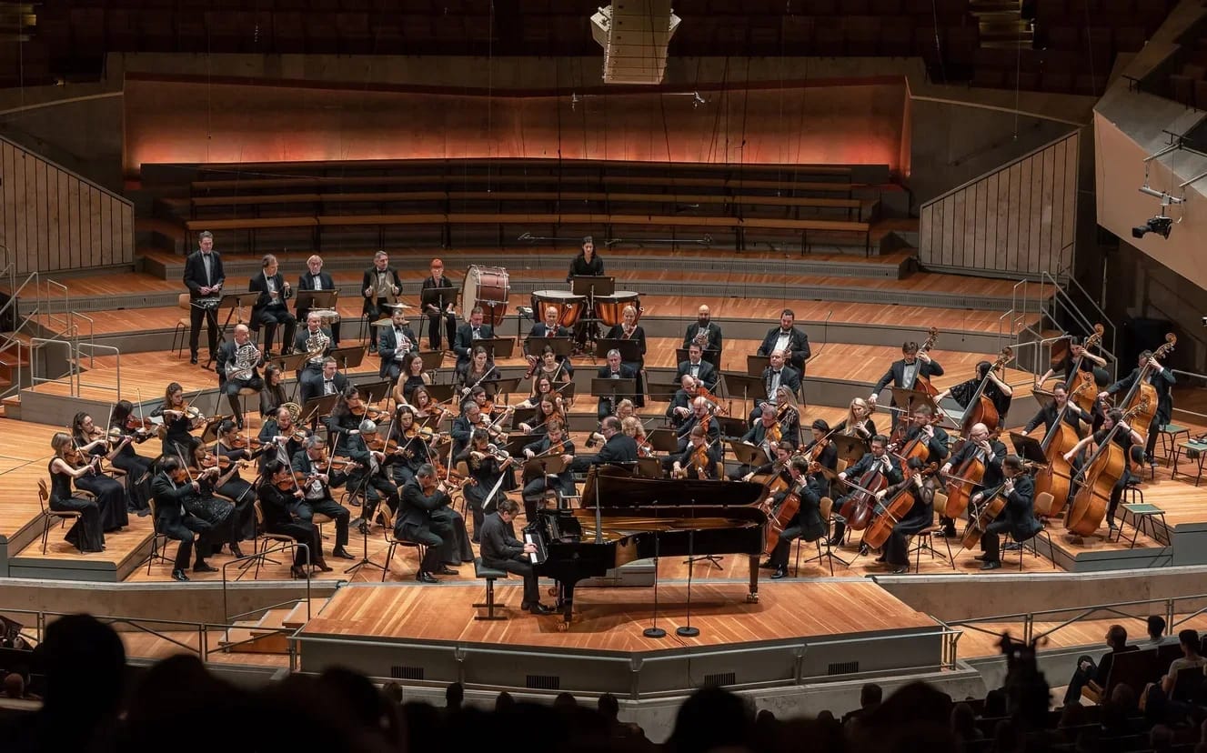 Concert photo: Sofia Philharmonic & Nayden Todorov visiting The Grand Hall at Berlin Philharmonic (12.12.2022)