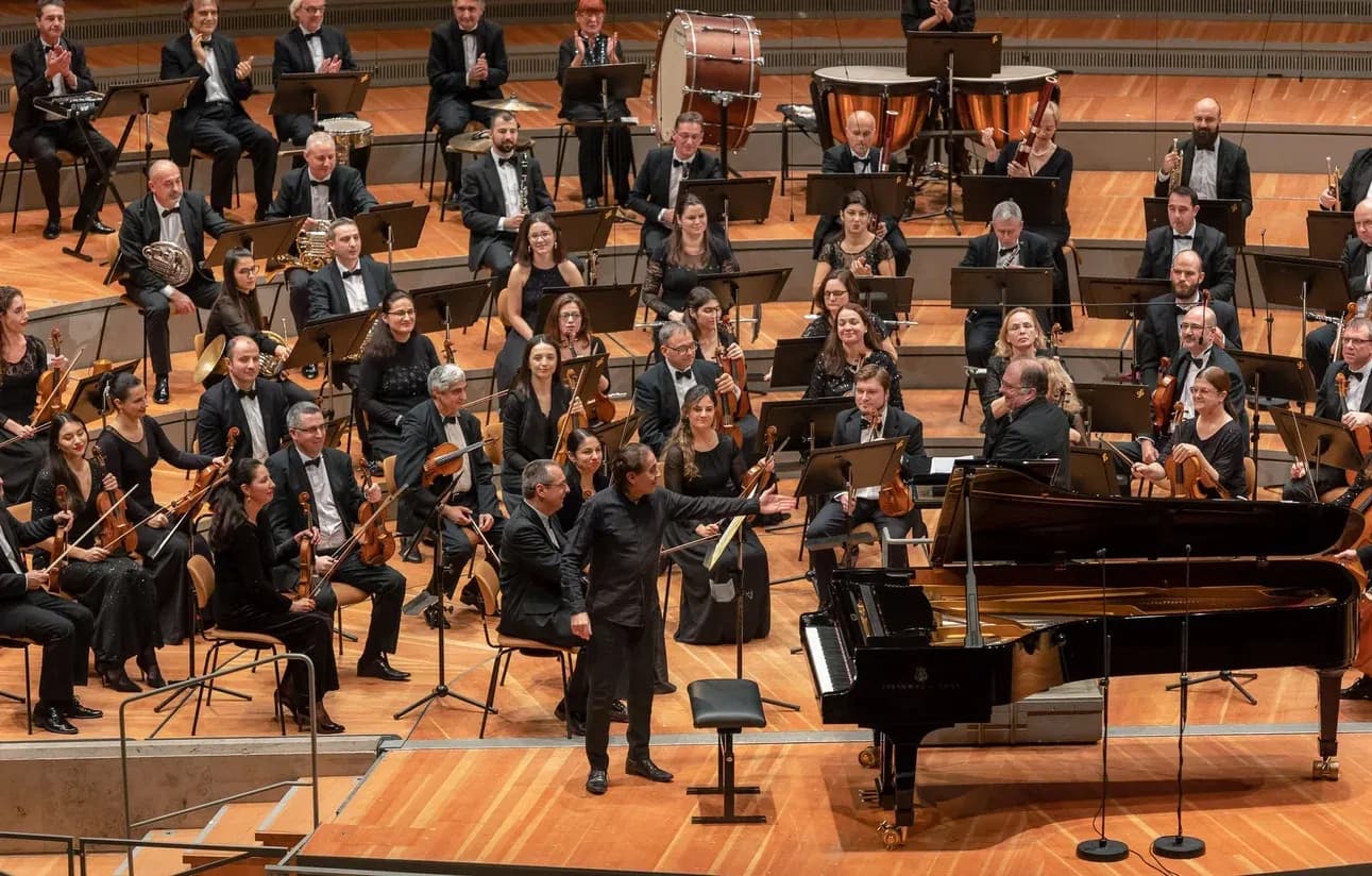 Concert photo: Sofia Philharmonic & Nayden Todorov visiting The Grand Hall at Berlin Philharmonic (12.12.2022)