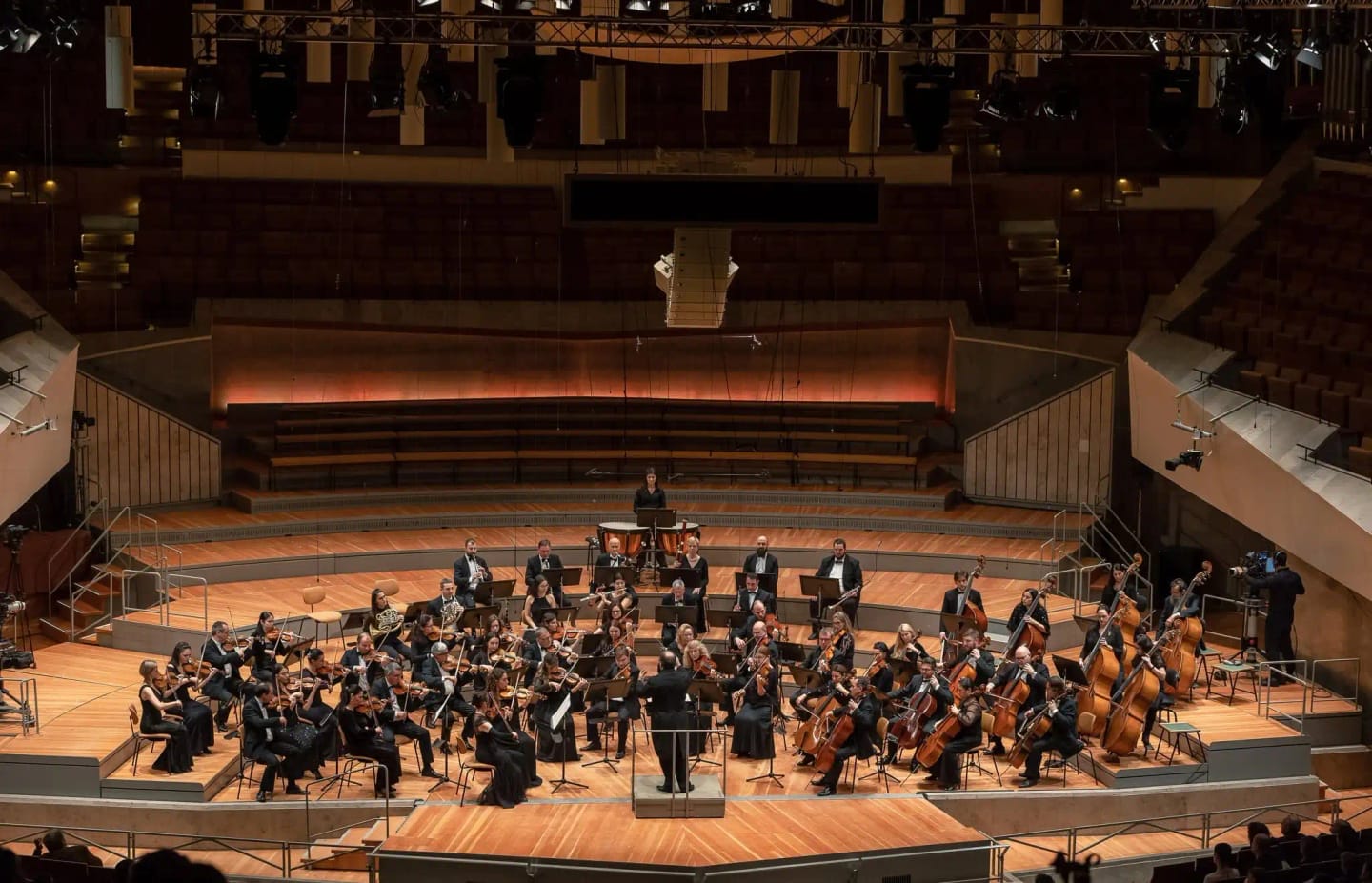 Concert photo: Sofia Philharmonic & Nayden Todorov visiting The Grand Hall at Berlin Philharmonic (12.12.2022)