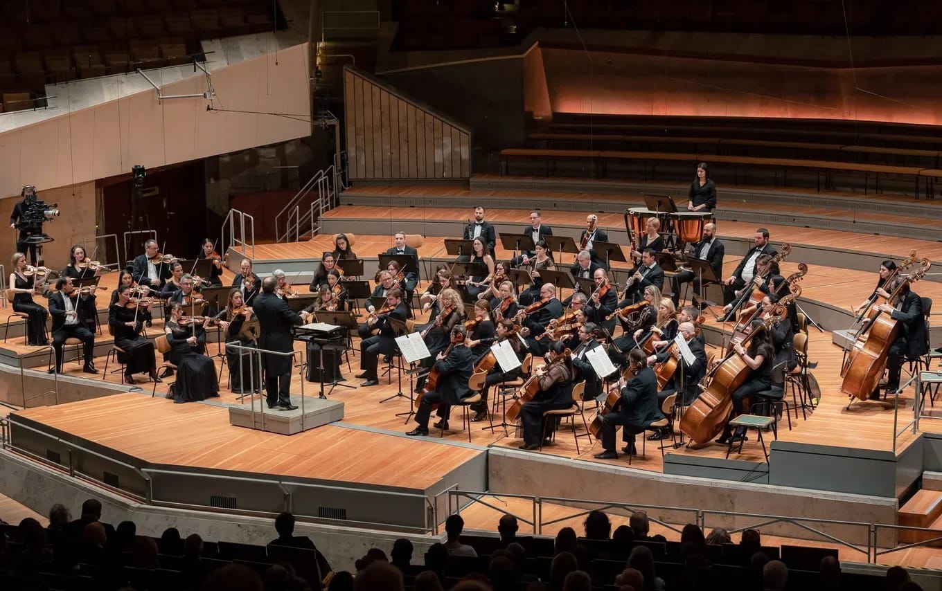 Concert photo: Sofia Philharmonic & Nayden Todorov visiting The Grand Hall at Berlin Philharmonic (12.12.2022)
