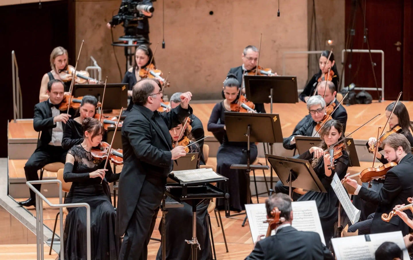 Concert photo: Sofia Philharmonic & Nayden Todorov visiting The Grand Hall at Berlin Philharmonic (12.12.2022)