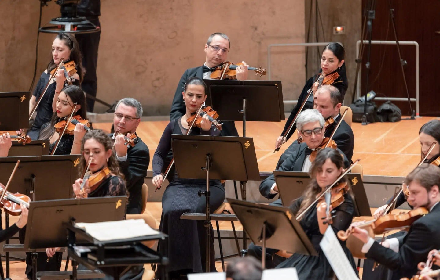 Concert photo: Sofia Philharmonic & Nayden Todorov visiting The Grand Hall at Berlin Philharmonic (12.12.2022)
