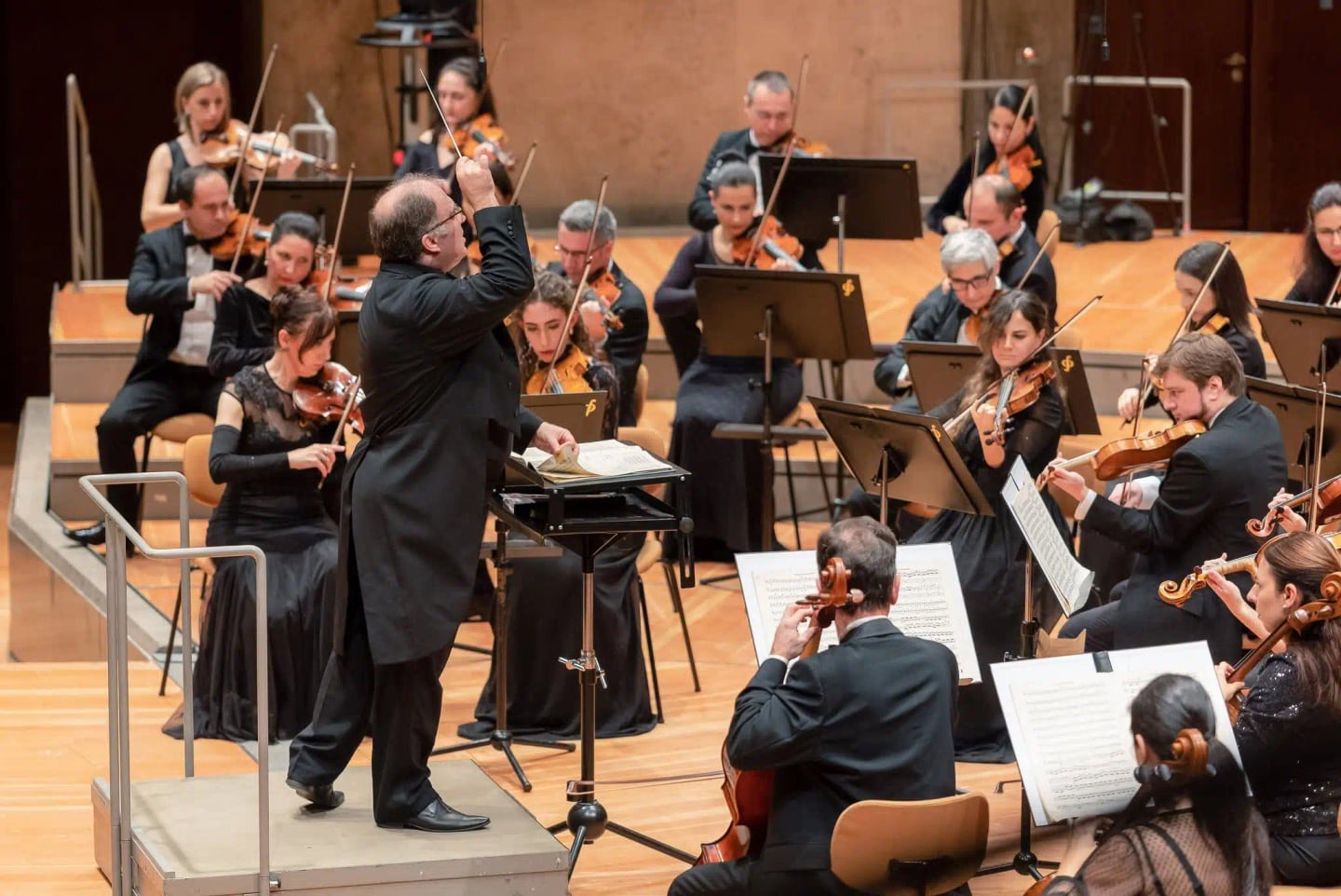 Concert photo: Sofia Philharmonic & Nayden Todorov visiting The Grand Hall at Berlin Philharmonic (12.12.2022)