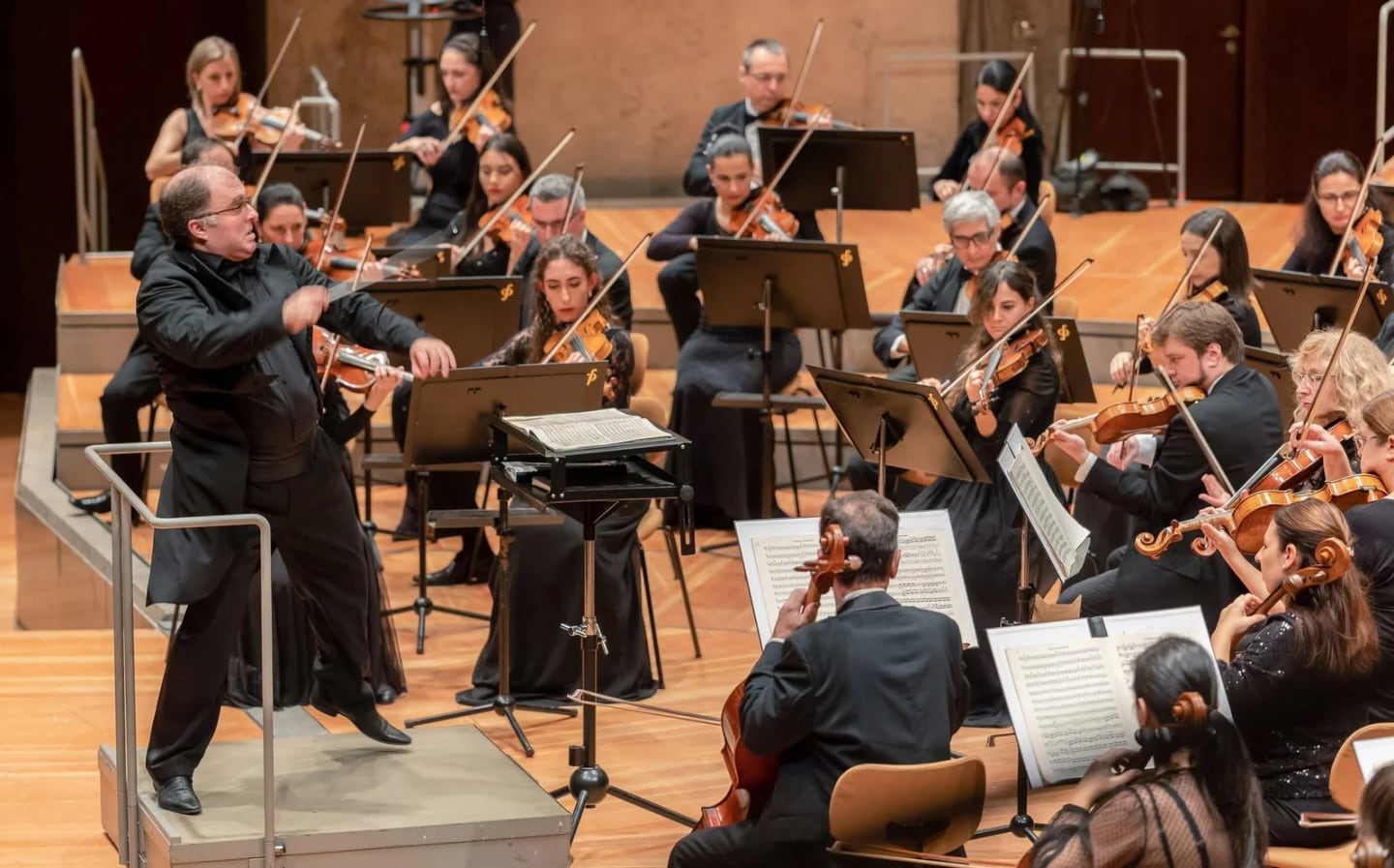 Concert photo: Sofia Philharmonic & Nayden Todorov visiting The Grand Hall at Berlin Philharmonic (12.12.2022)