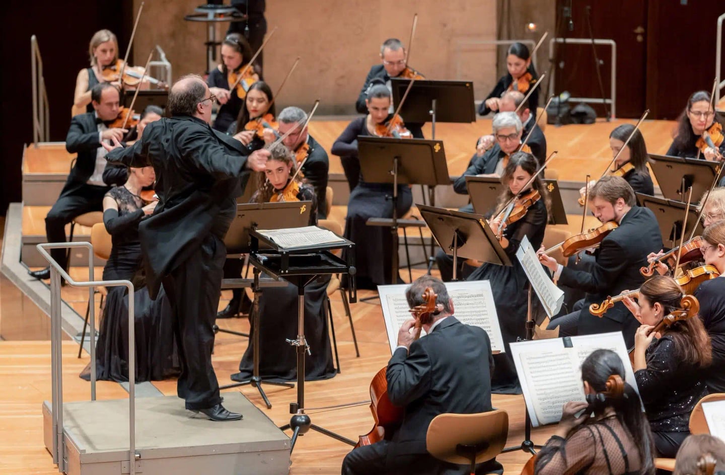 Concert photo: Sofia Philharmonic & Nayden Todorov visiting The Grand Hall at Berlin Philharmonic (12.12.2022)