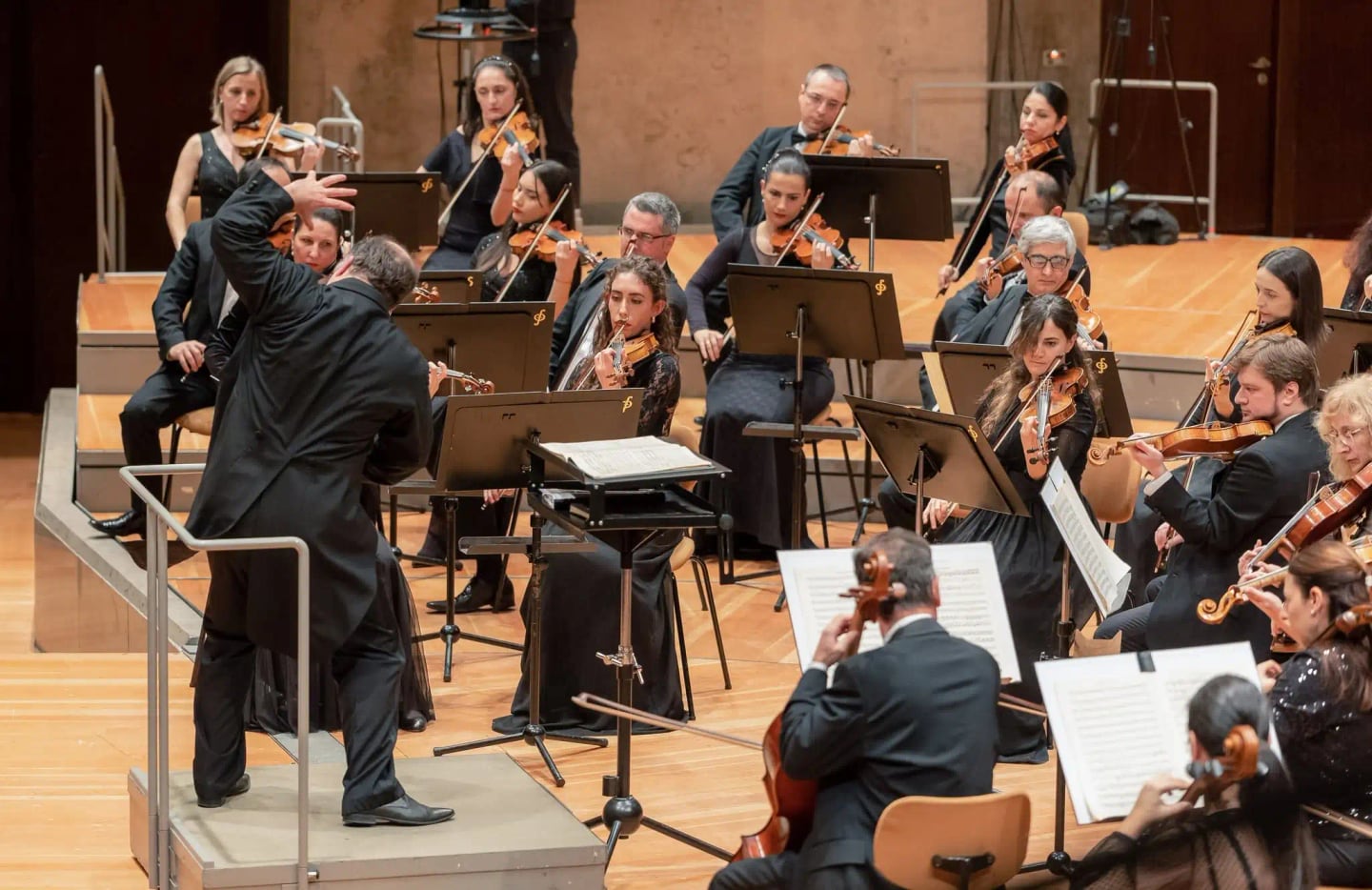 Concert photo: Sofia Philharmonic & Nayden Todorov visiting The Grand Hall at Berlin Philharmonic (12.12.2022)