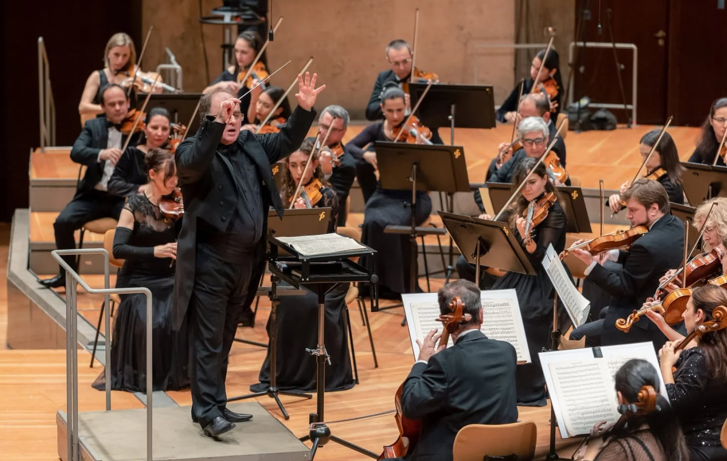 Concert photo: Sofia Philharmonic & Nayden Todorov visiting The Grand Hall at Berlin Philharmonic (12.12.2022)