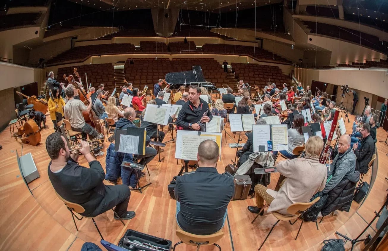 Concert photo: Sofia Philharmonic & Nayden Todorov visiting The Grand Hall at Berlin Philharmonic (12.12.2022)
