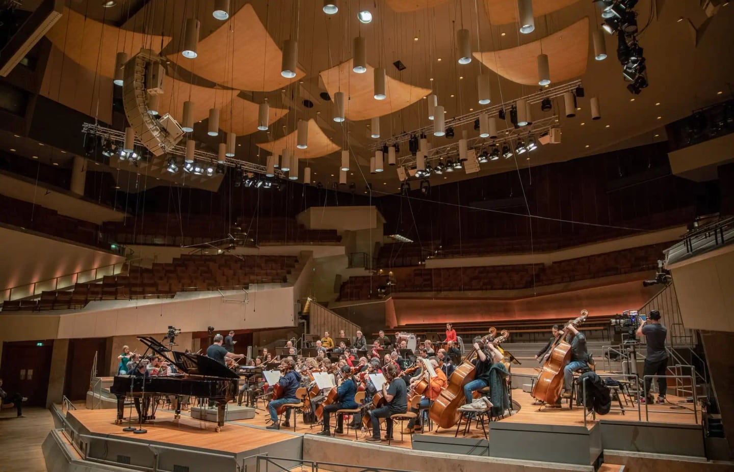 Concert photo: Sofia Philharmonic & Nayden Todorov visiting The Grand Hall at Berlin Philharmonic (12.12.2022)