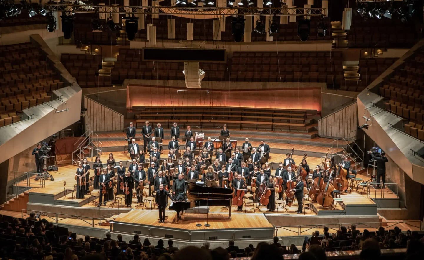 Concert photo: Sofia Philharmonic & Nayden Todorov visiting The Grand Hall at Berlin Philharmonic (12.12.2022)