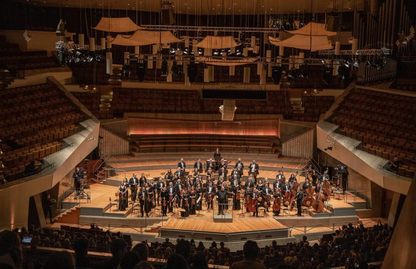 Concert photo: Sofia Philharmonic & Nayden Todorov visiting The Grand Hall at Berlin Philharmonic (12.12.2022)