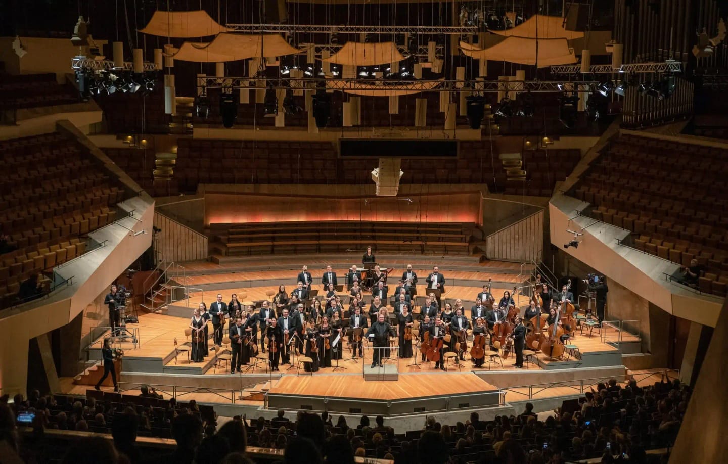 Concert photo: Sofia Philharmonic & Nayden Todorov visiting The Grand Hall at Berlin Philharmonic (12.12.2022)