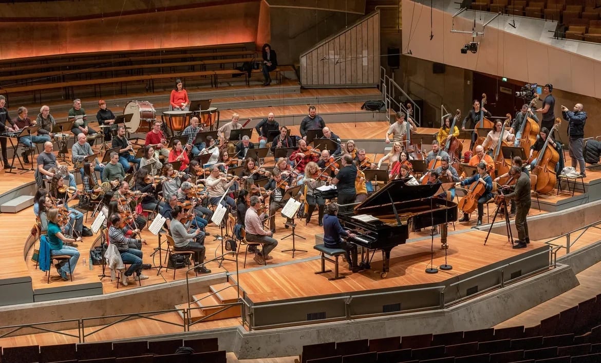 Concert photo: Sofia Philharmonic & Nayden Todorov visiting The Grand Hall at Berlin Philharmonic (12.12.2022)