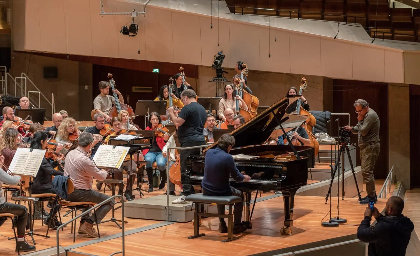 Concert photo: Sofia Philharmonic & Nayden Todorov visiting The Grand Hall at Berlin Philharmonic (12.12.2022)