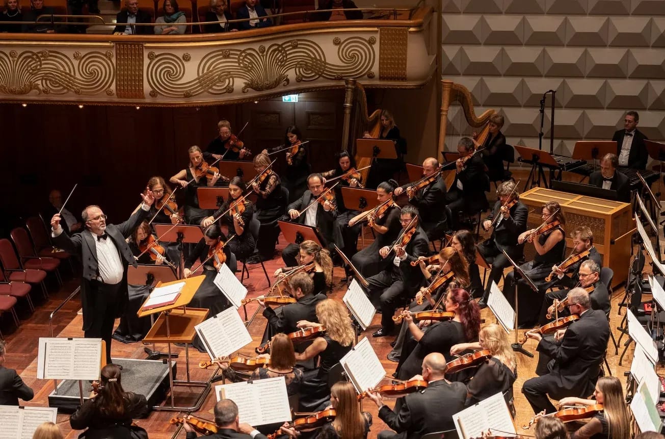 Снимка от концерт: Софийската филхармония и Найден Тодоров във Висбаден (09.11.2023)