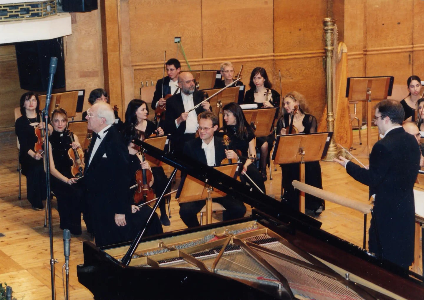 Concert photo: Symphony Concert with Nayden Todorov – Dedicated to Prof. Sasha Popov (18.12.2003)
