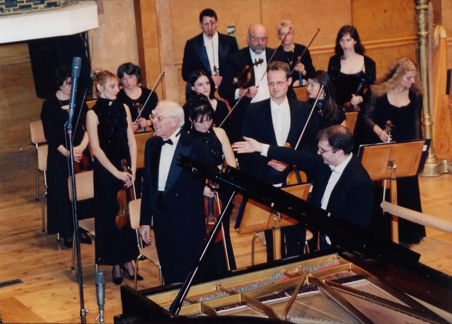 Concert photo: Symphony Concert with Nayden Todorov – Dedicated to Prof. Sasha Popov (18.12.2003)