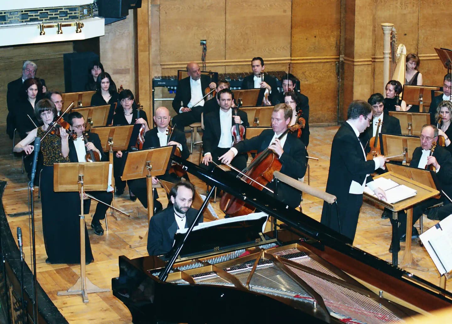 Concert photo: Symphony Concert with the music of Webber, Chuchkov & Gershwin under the baton of Nayden Todorov (24.03.2005)