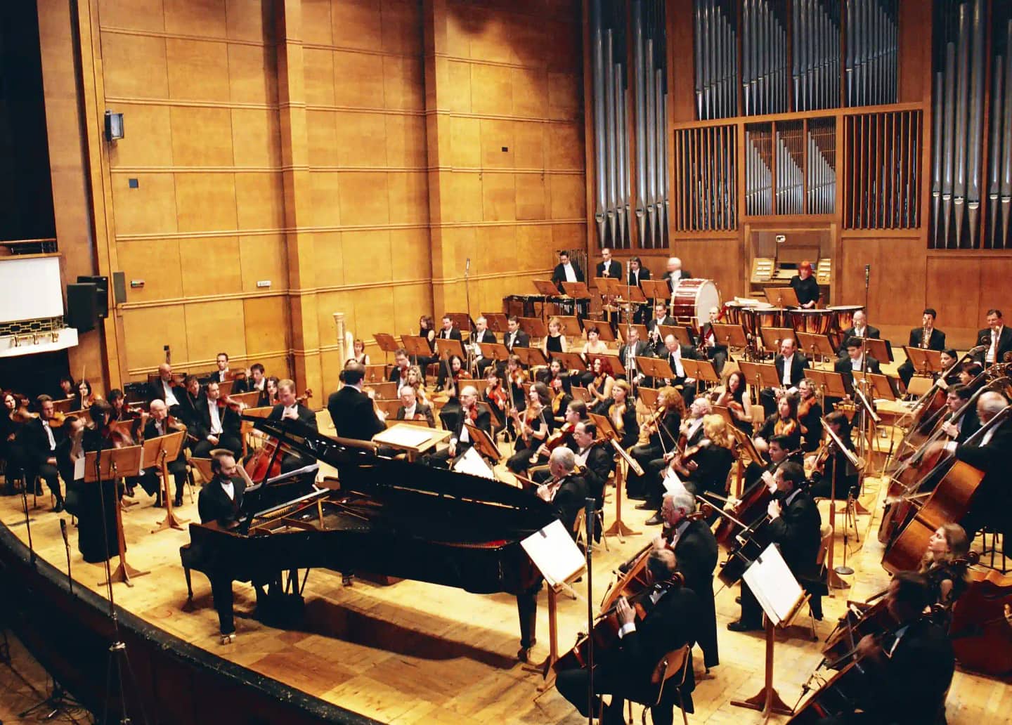 Concert photo: Symphony Concert with the music of Webber, Chuchkov & Gershwin under the baton of Nayden Todorov (24.03.2005)
