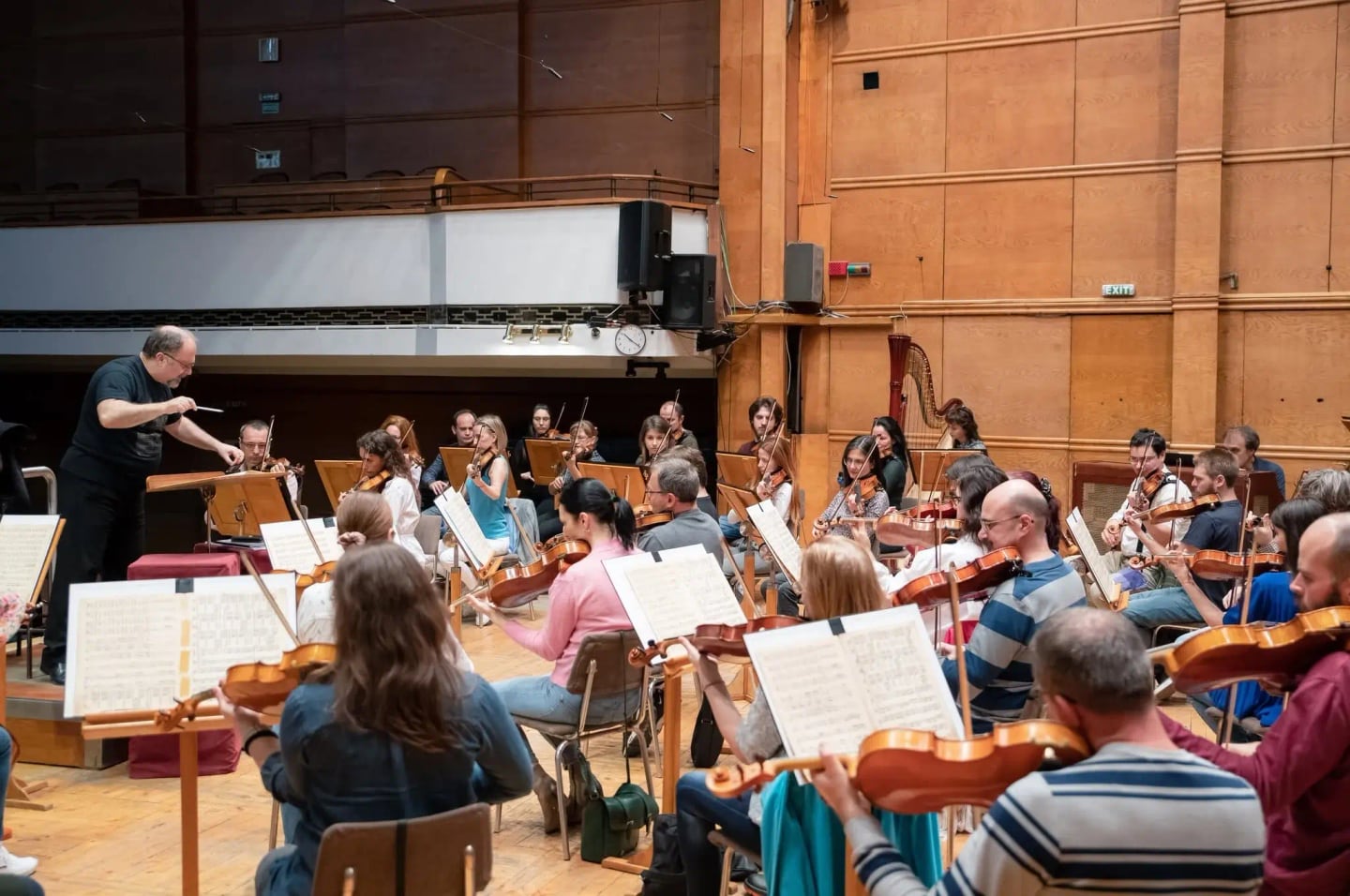 Concert photo: Katia and Marielle Labèque under the baton of Nayden Todorov (02.04.2023)