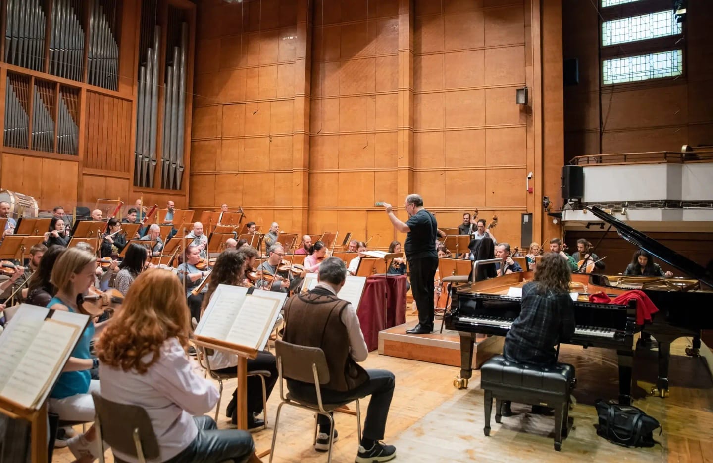 Concert photo: Katia and Marielle Labèque under the baton of Nayden Todorov (02.04.2023)