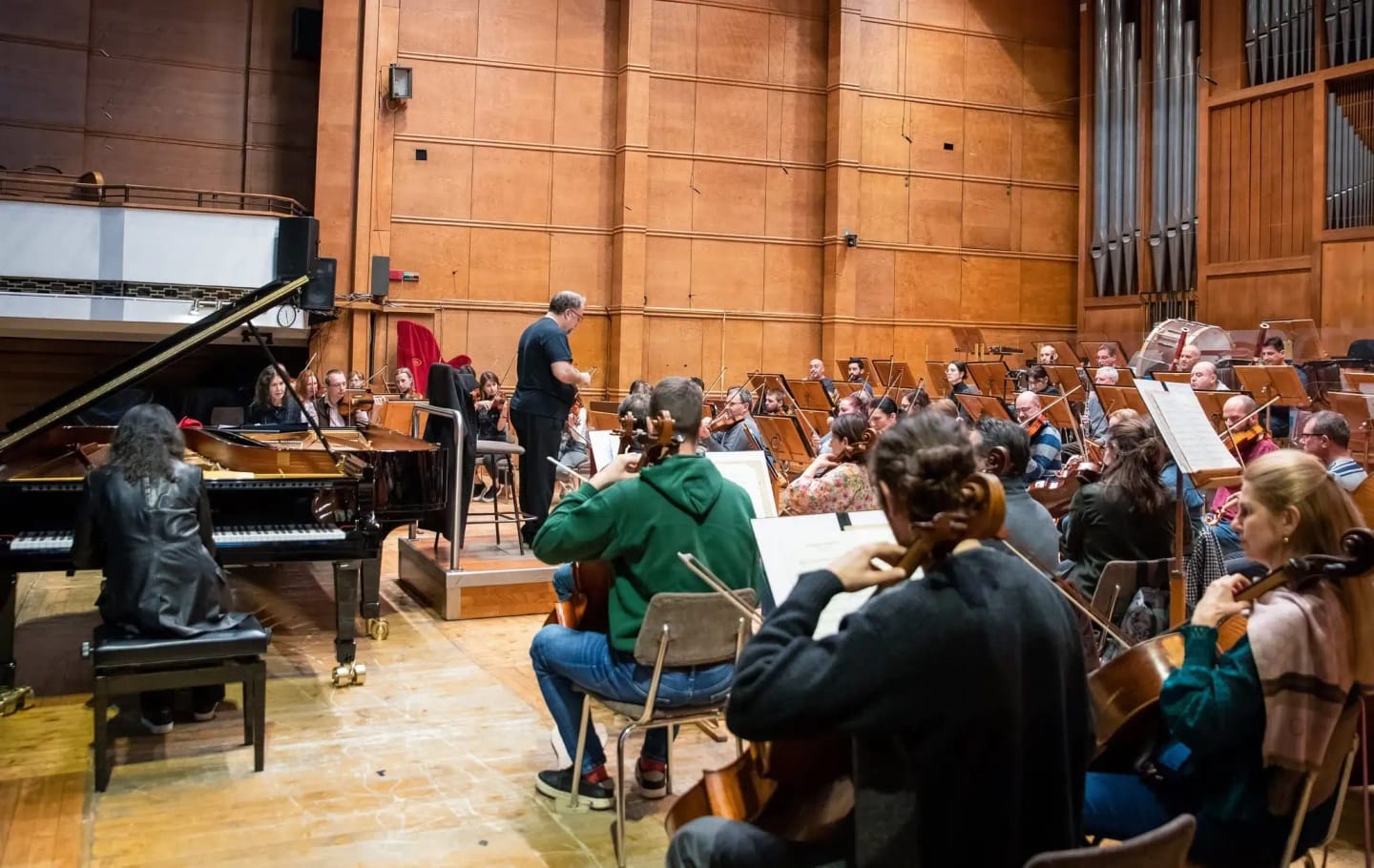 Concert photo: Katia and Marielle Labèque under the baton of Nayden Todorov (02.04.2023)