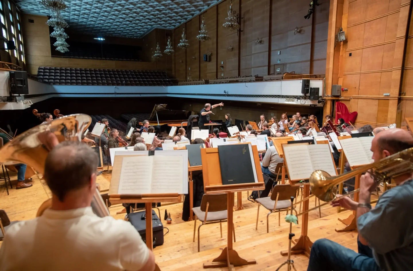 Concert photo: Katia and Marielle Labèque under the baton of Nayden Todorov (02.04.2023)