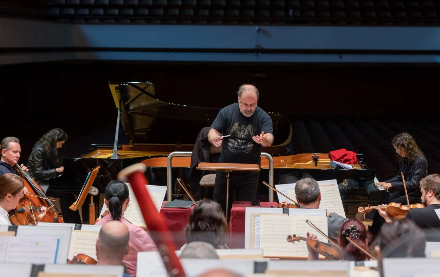 Concert photo: Katia and Marielle Labèque under the baton of Nayden Todorov (02.04.2023)